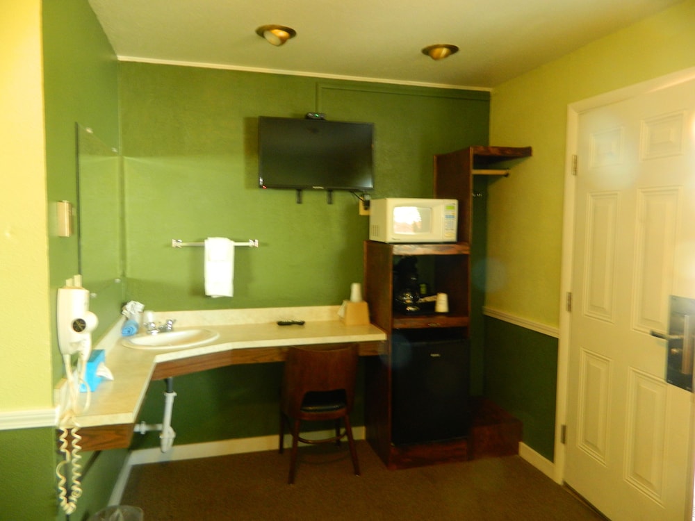 Country Motor Inn 64/64