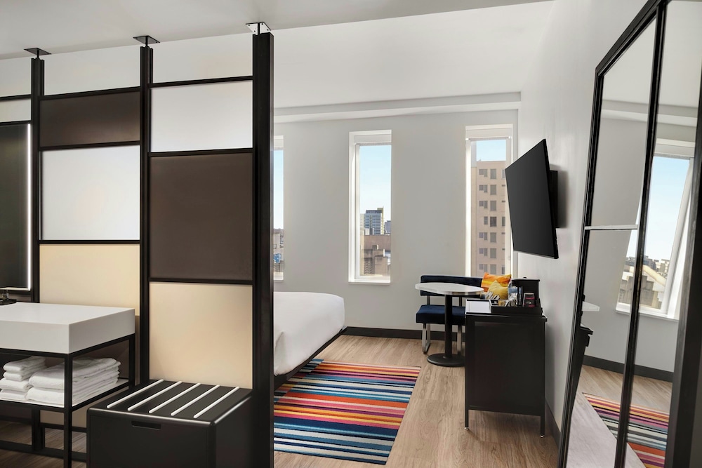 Aloft Indianapolis Downtown 18/36
