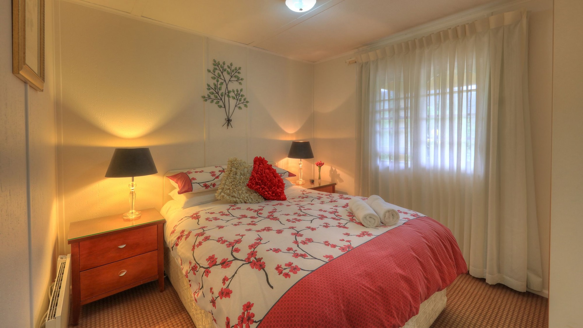 شقة بسرير كوين وسريرين منفصلين بإطلالة على الحديقة بشرفة، CHESTNUT TREE HOLIDAY APARTMENTS 10/10