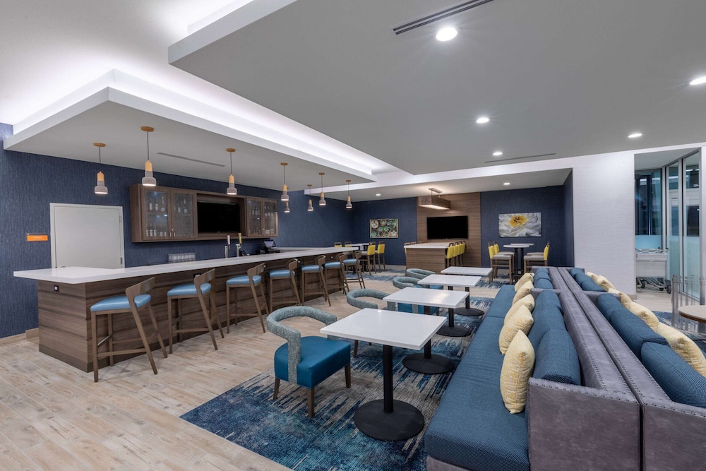 La Quinta Inn and Suites by Wyndham Round Rock East 28/43