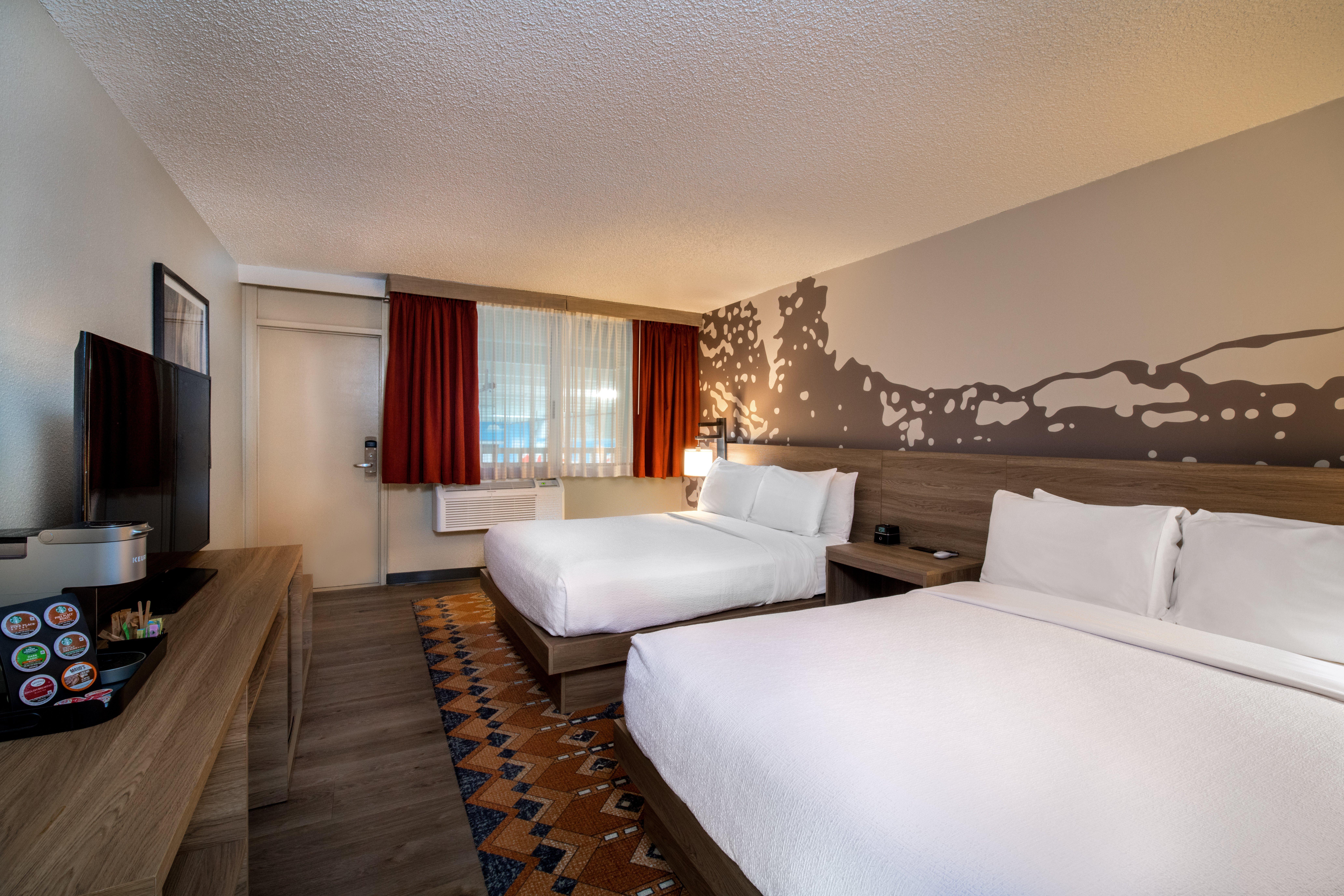 Standard, 2 Queen Beds, Pool View, Tower One