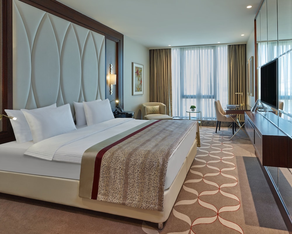 TRENDY, QUEEN BED