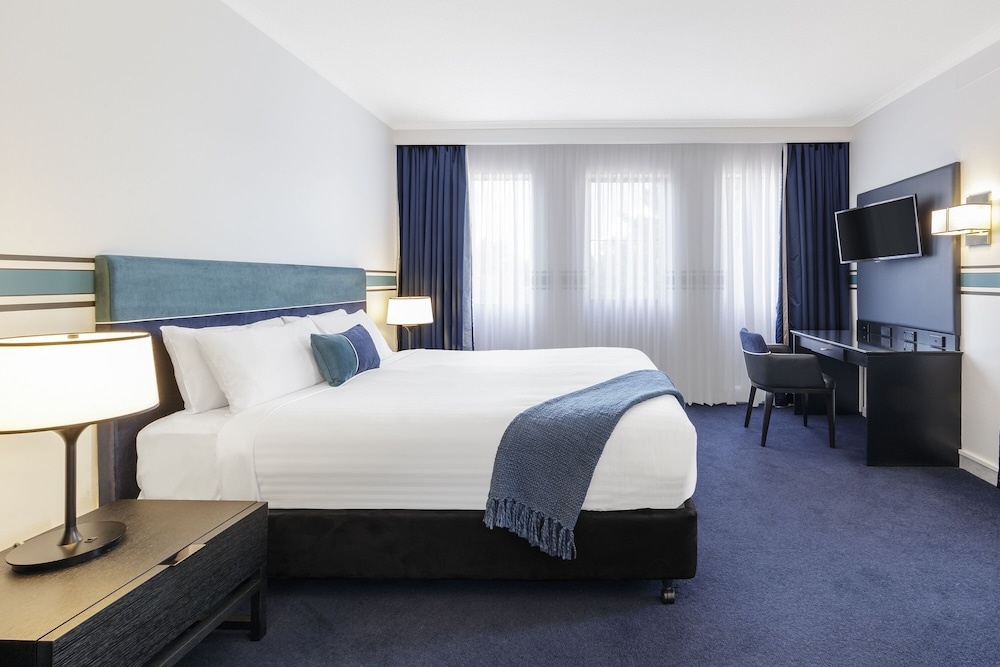 Ramada by Wyndham Diplomat Canberra 11/65