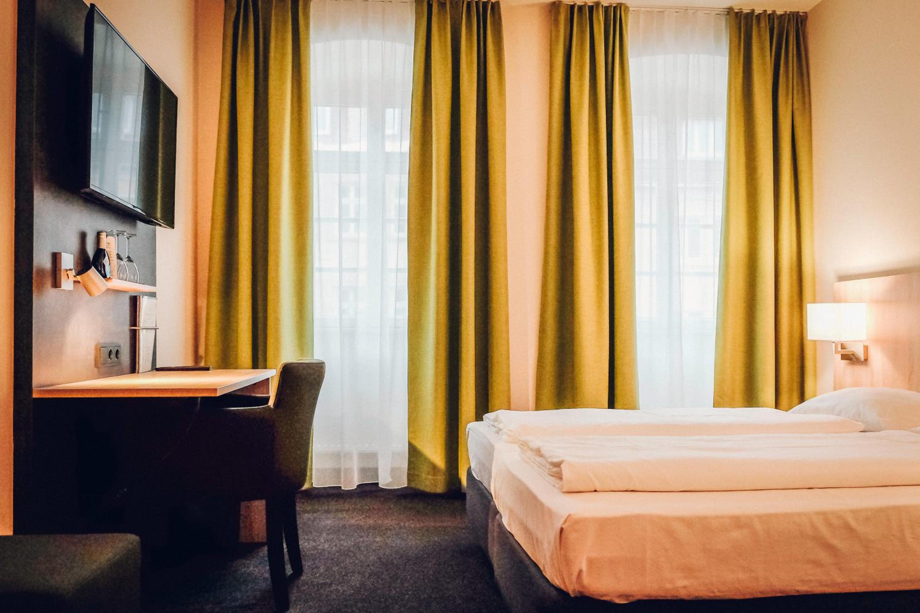 Room, Double Bed, Street View