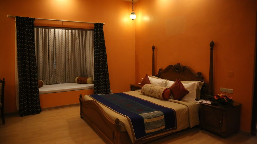 DELUXE ROOM
