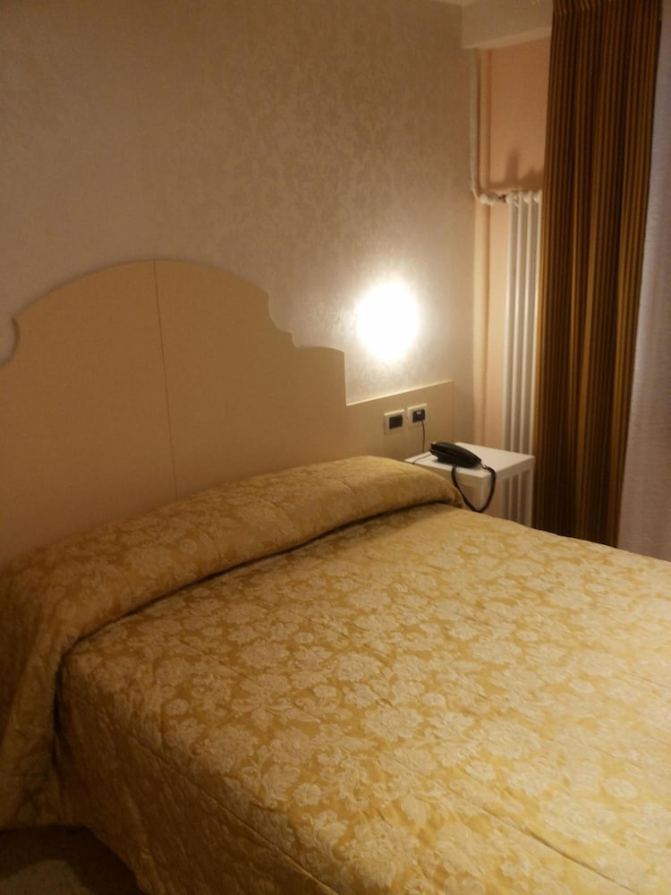 Hotel Adriatico 49/54