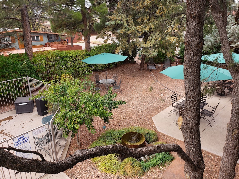 Baby Quail Inn 58/68