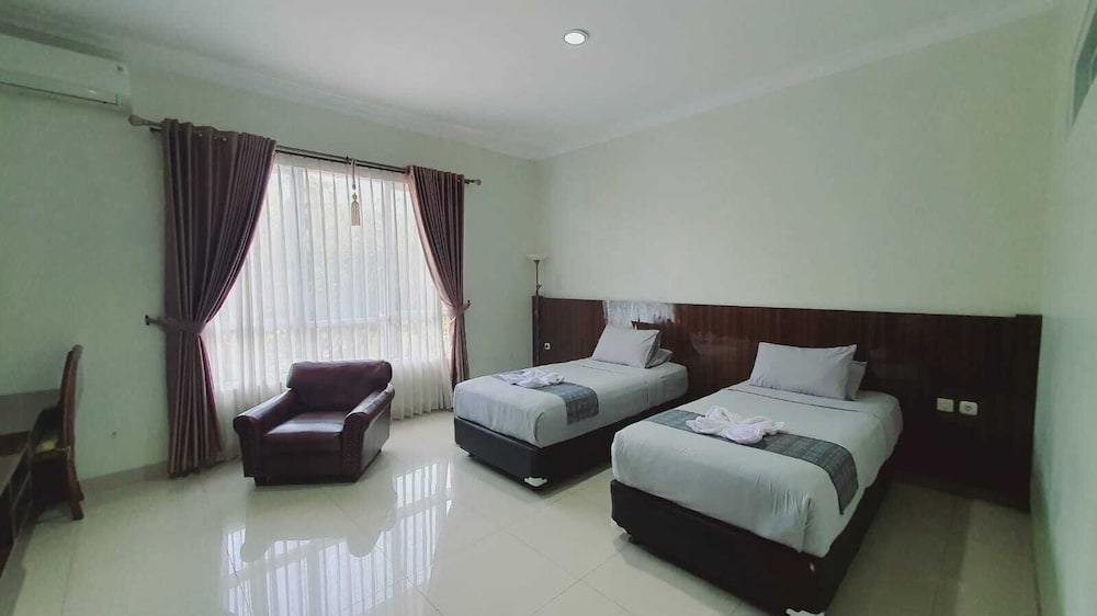 Aries Biru Hotel and Villa 14/49