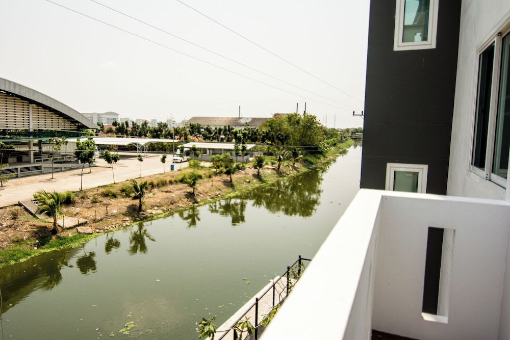 At Ease Residence Suvarnabhumi 63/67