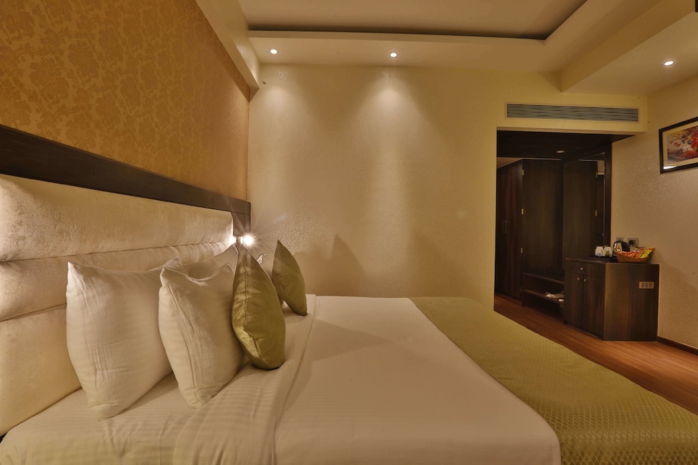 Hotel Ranbirs 10/23