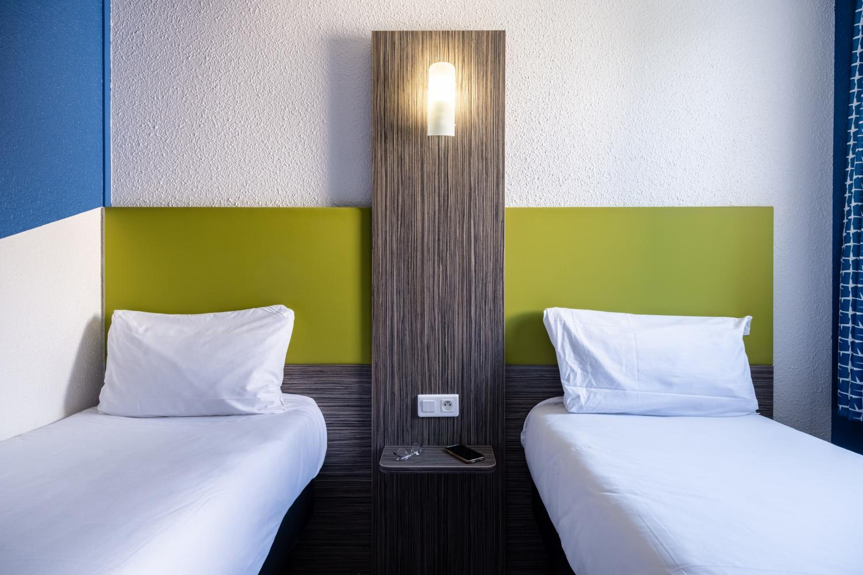 Pop, Single, Twin Beds، greet Chartres Est 2/4