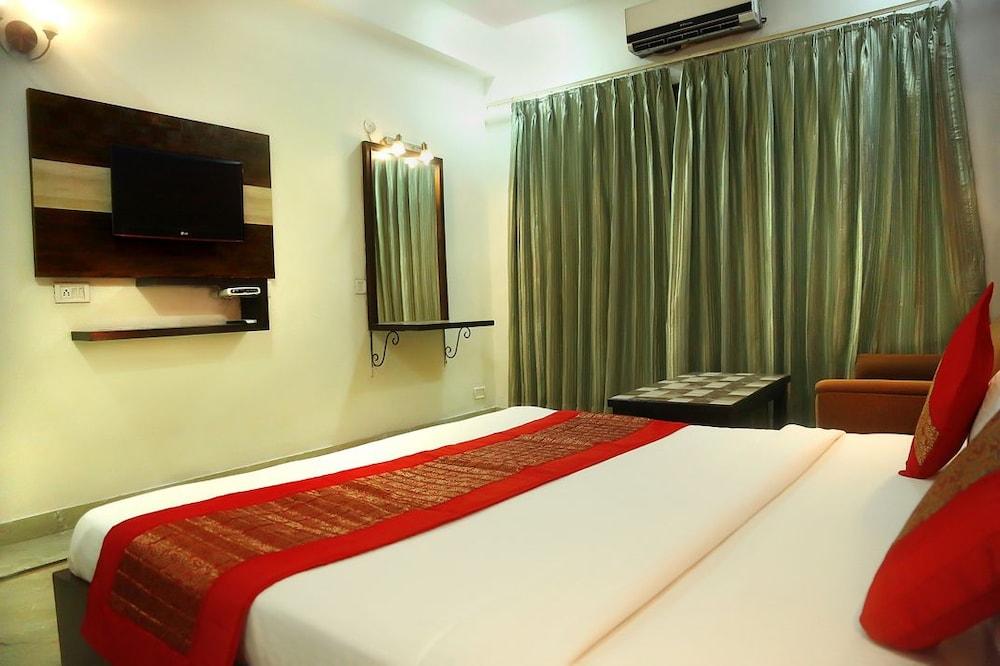 HOTEL 42 15/25