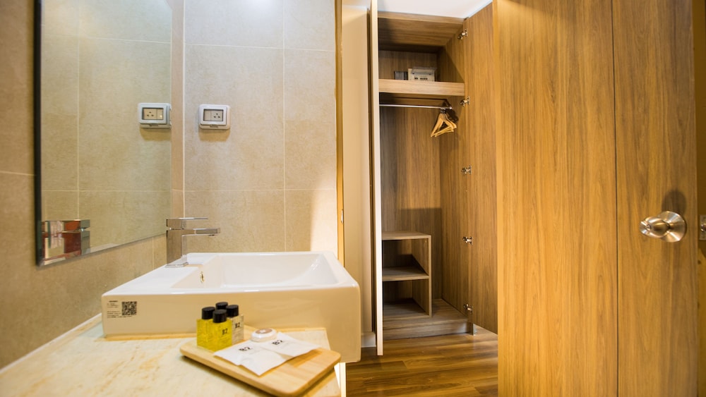 B2 Phitsanulok Premier Hotel 43/47