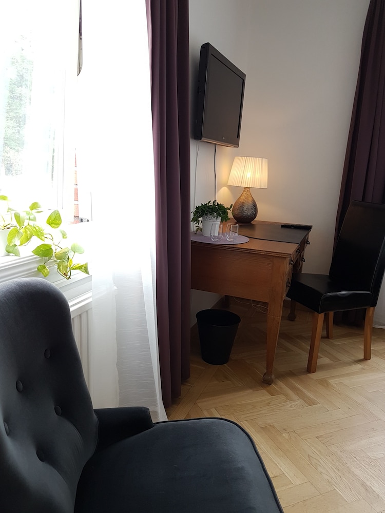 Smålandsstenar Hotell 34/37