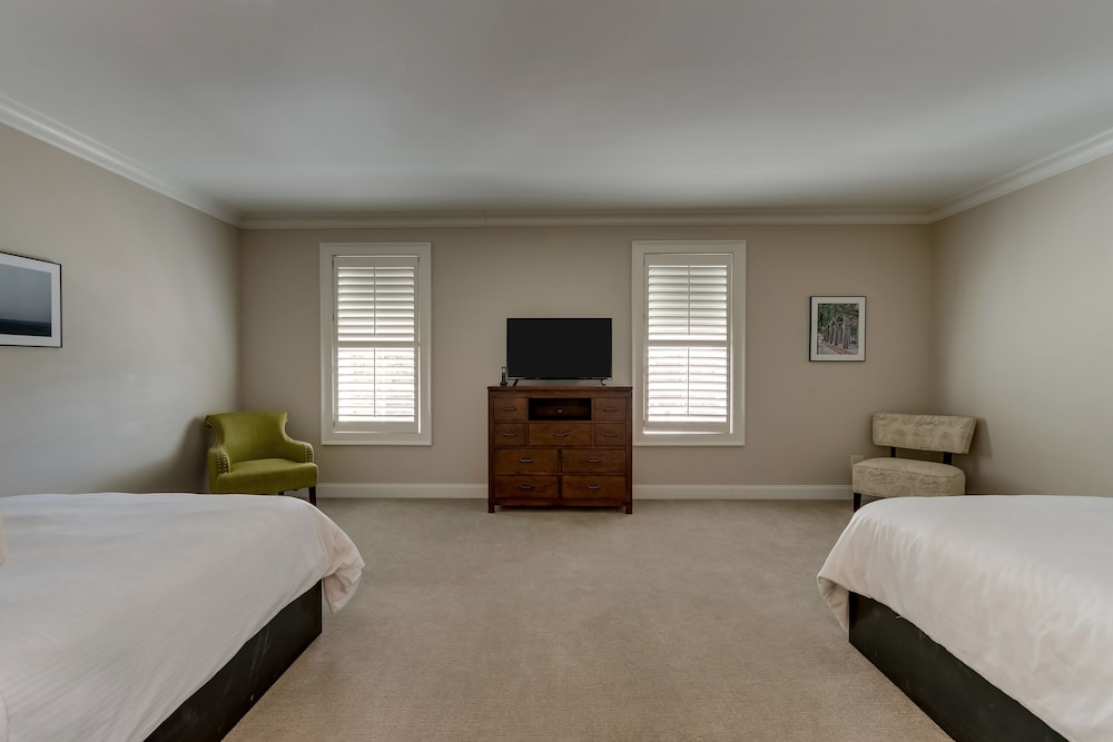Executive, Suite, King and Queen Bed, Sofa