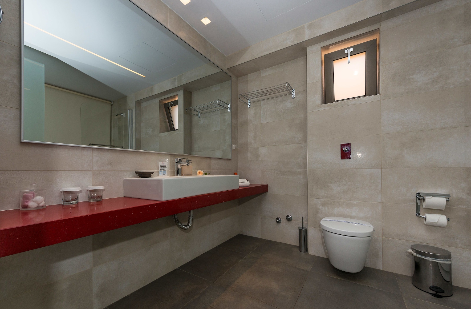 2 Bedrooms, Grand, Deluxe, Suite, King and Twin Beds, Beach Side, 2 Bathrooms، High Beach Resort & Spa 7/8