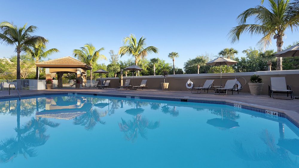 Holiday Inn Express and Suites Naples Downtown in NAPLES - FL