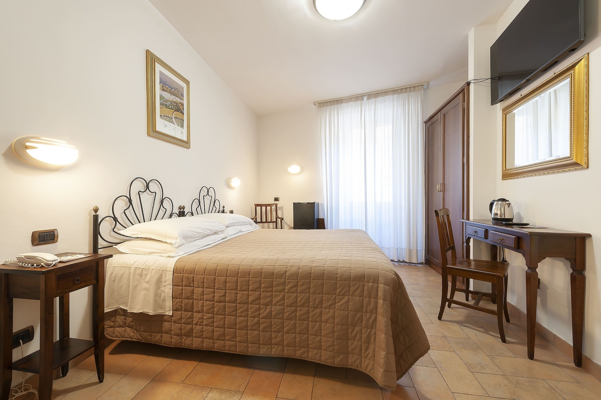 ECONOMY, DOUBLE OR TWIN BED