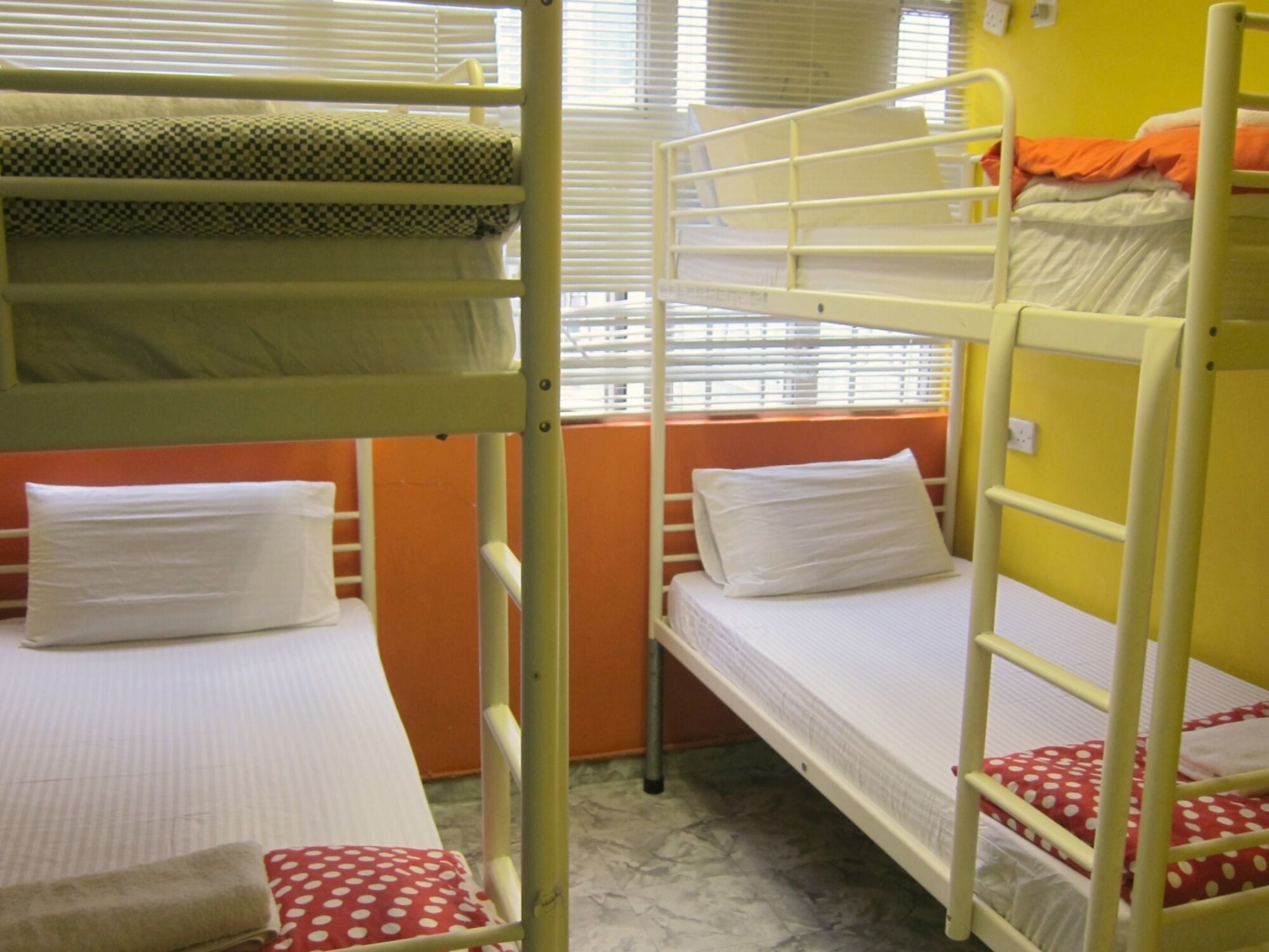 MIXED DORM, 4 BEDS