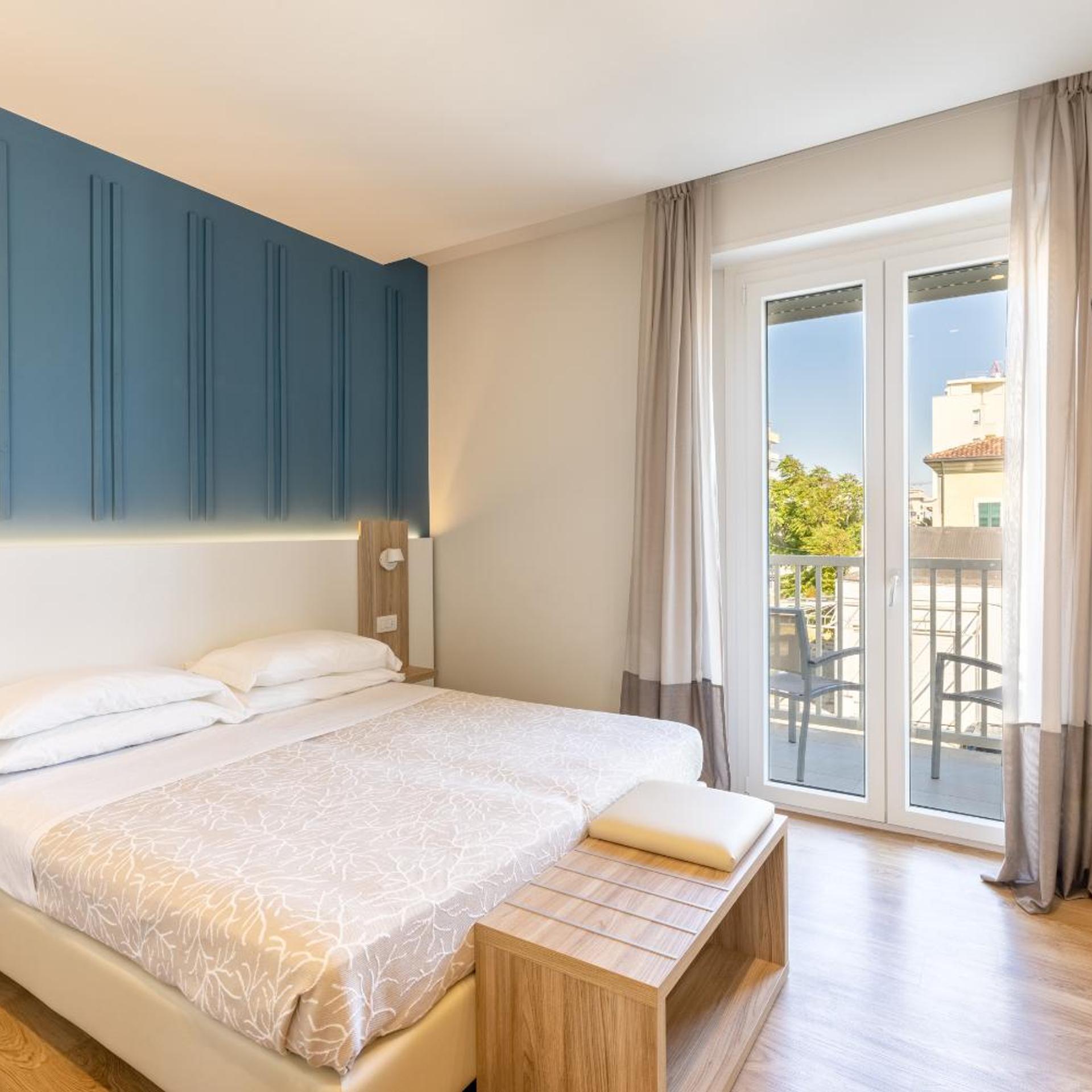 Room, Double or Twin Bed, Lateral Side Sea View، Hotel Gemma 2/10