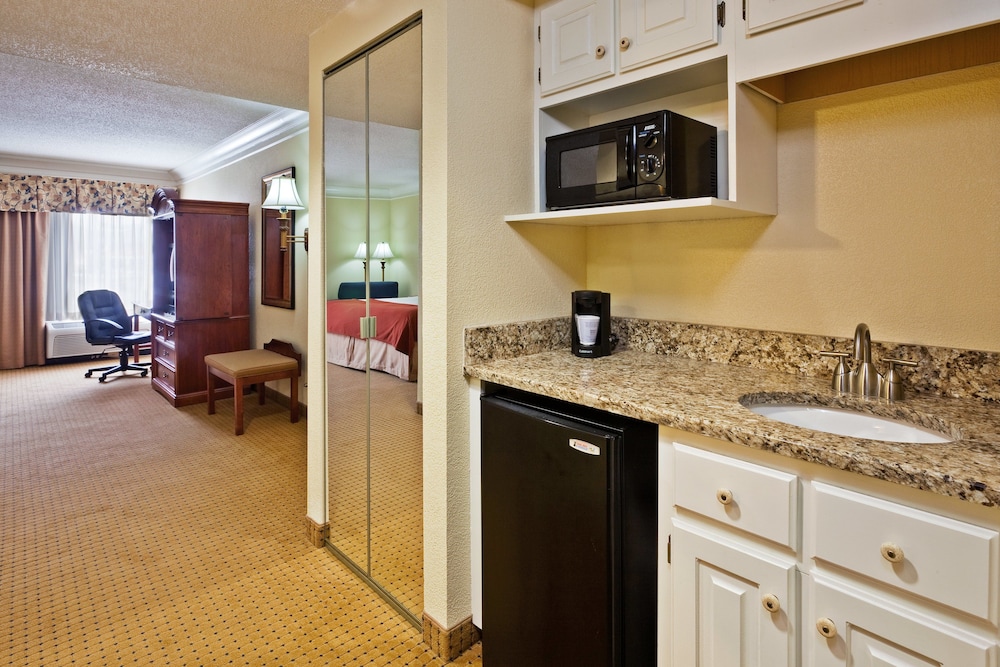 Holiday Inn Express Ringgold 42/44