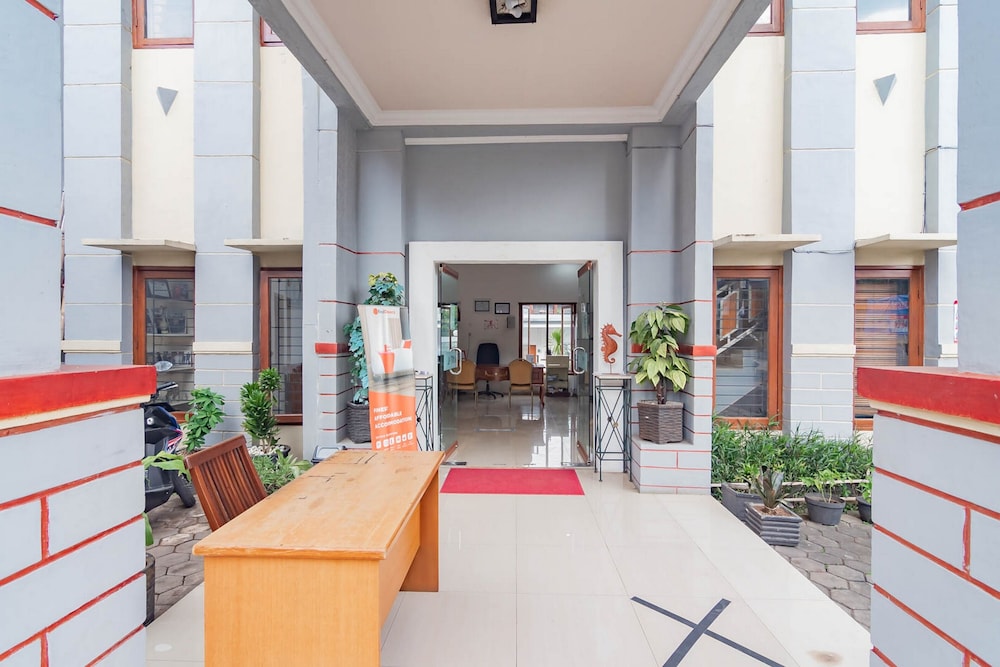 RedDoorz near Jatinangor Town Square 4/29