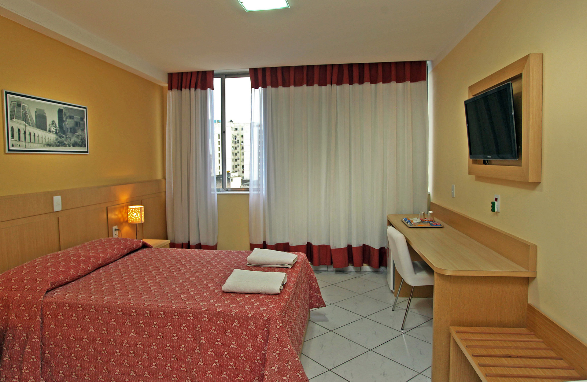 Deluxe, Double Bed, Street View، Hotel Atlantico Lapa 3/8
