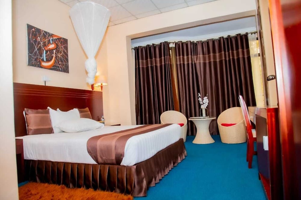 Nobleza Hotel 6/50
