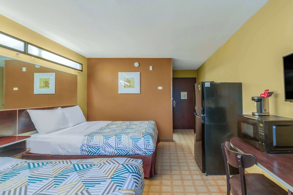 Microtel Inn And Suites Breaux Bridge 27/49