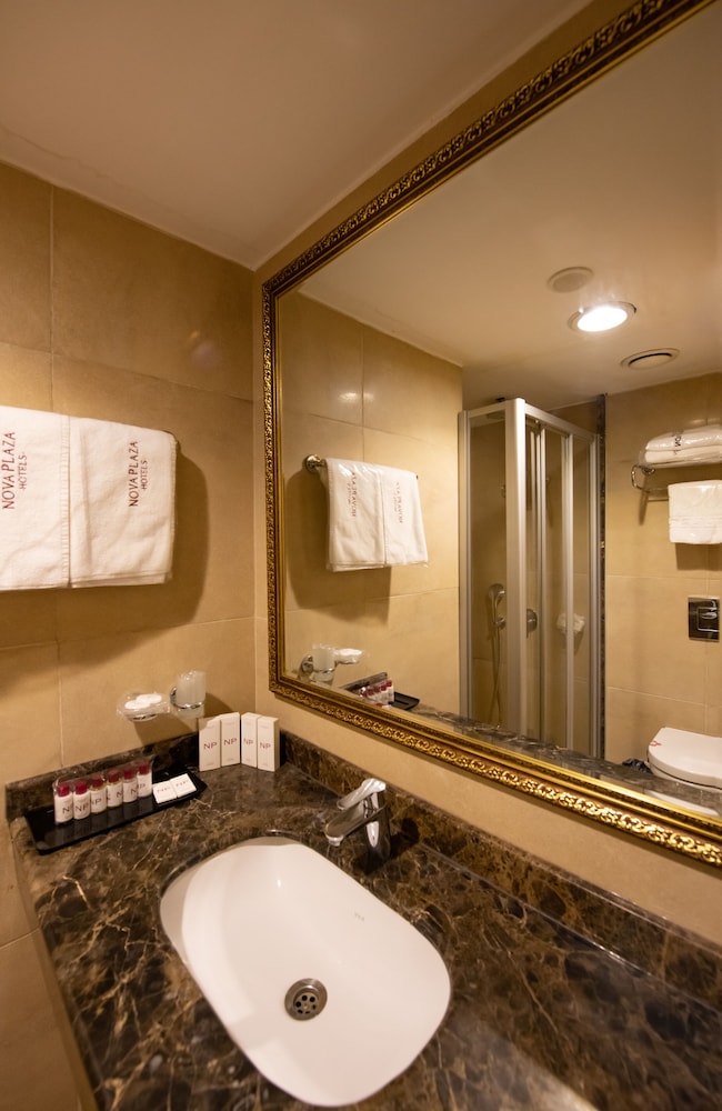Aven Hotel 60/60