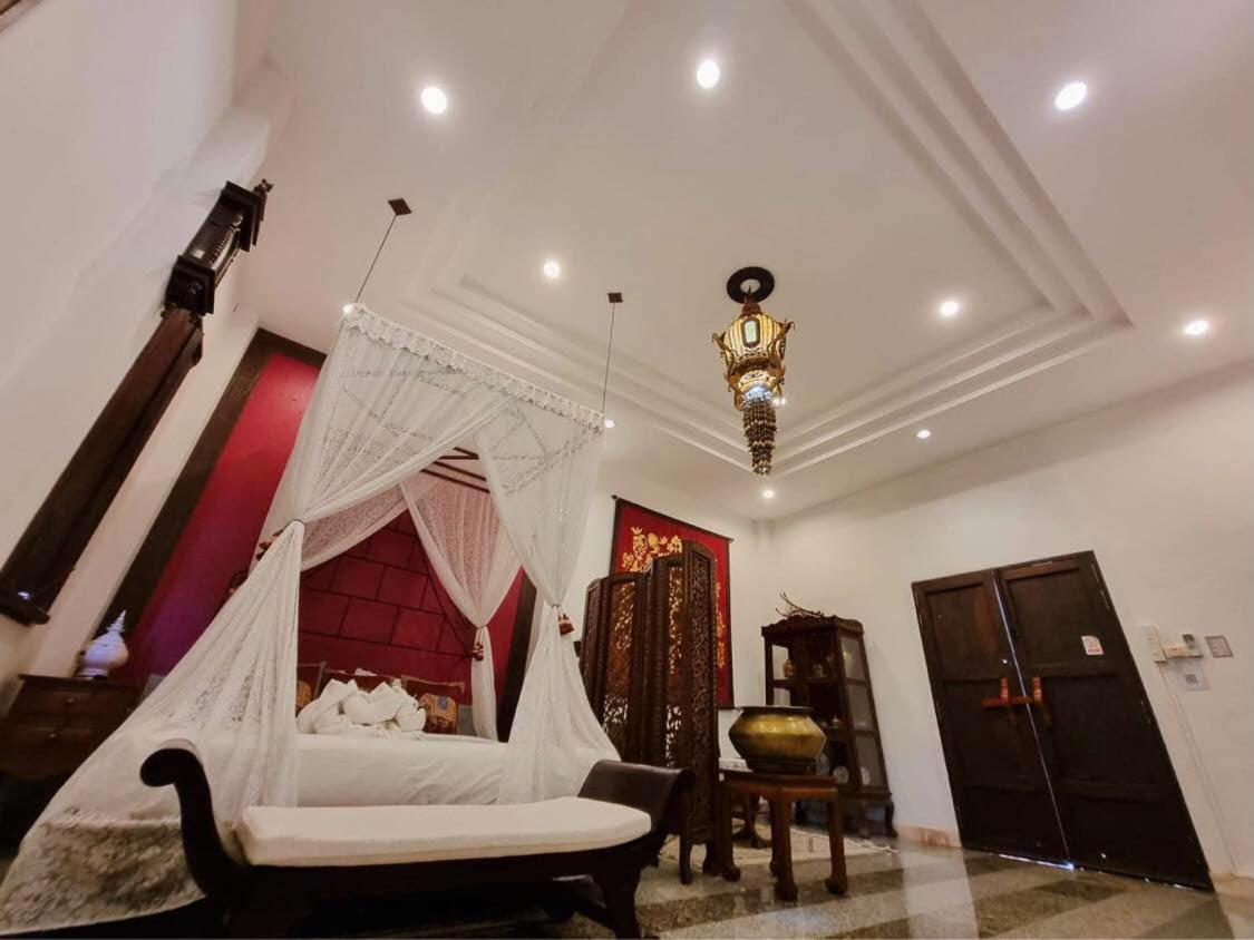 Deluxe, King Bed