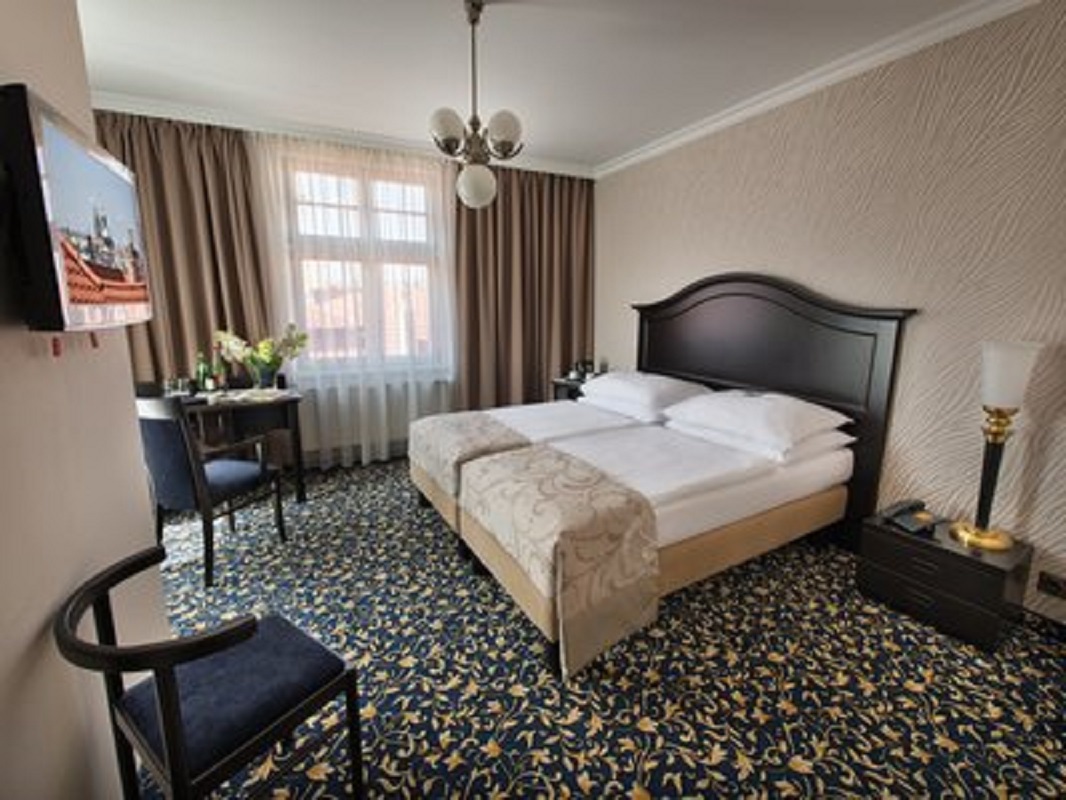 Room, Double Bed, City View