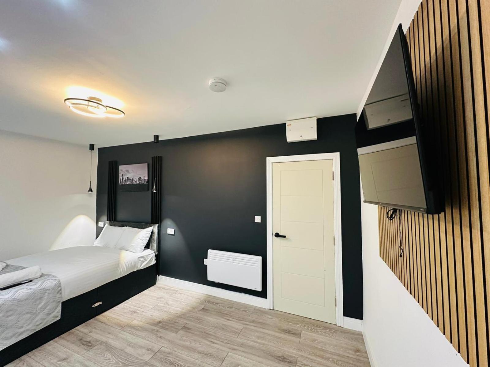 Shepiston Lodge Heathrow 9/14