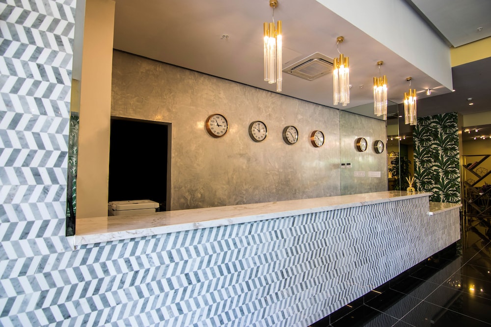Innfiniti Hotel Suites 9/42