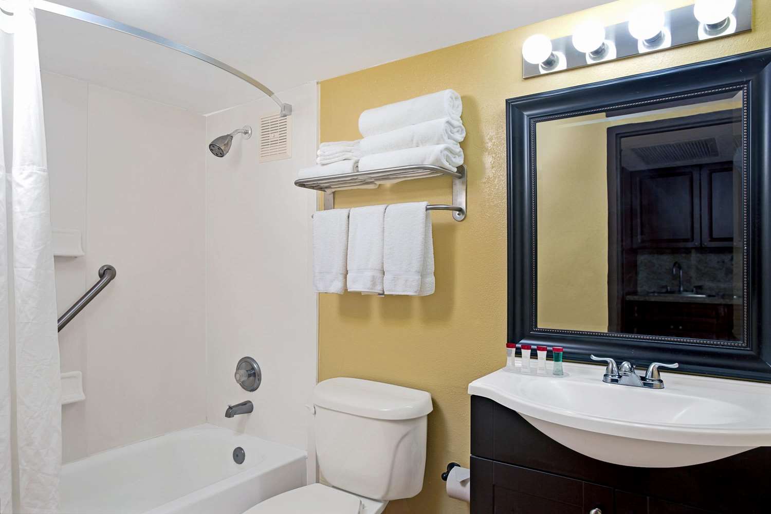 Ramada Plaza by Wyndham Marco Polo Beach Resort 63/67