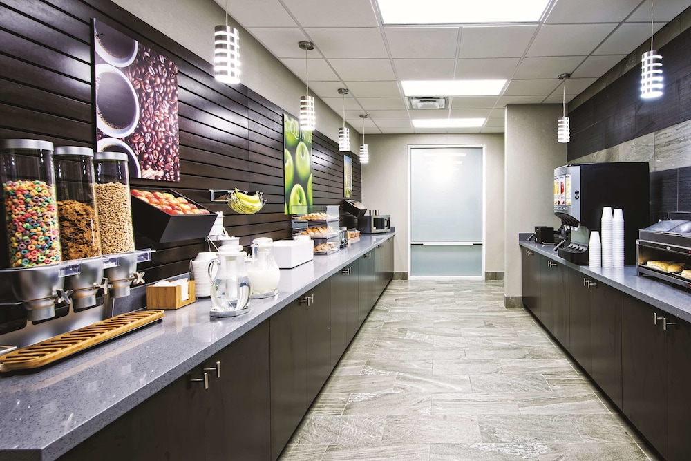 La Quinta Inn Suites By Wyndham Victoria South 44/55
