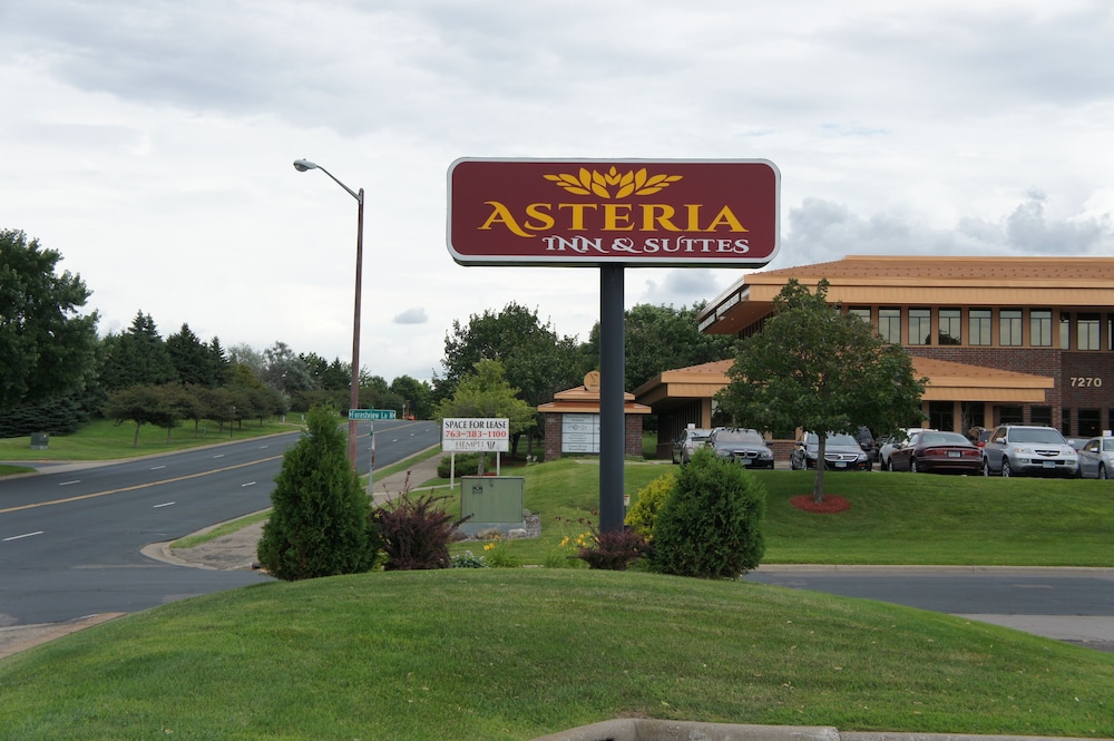 Coratel Inn and Suites Maple Grove 47/50