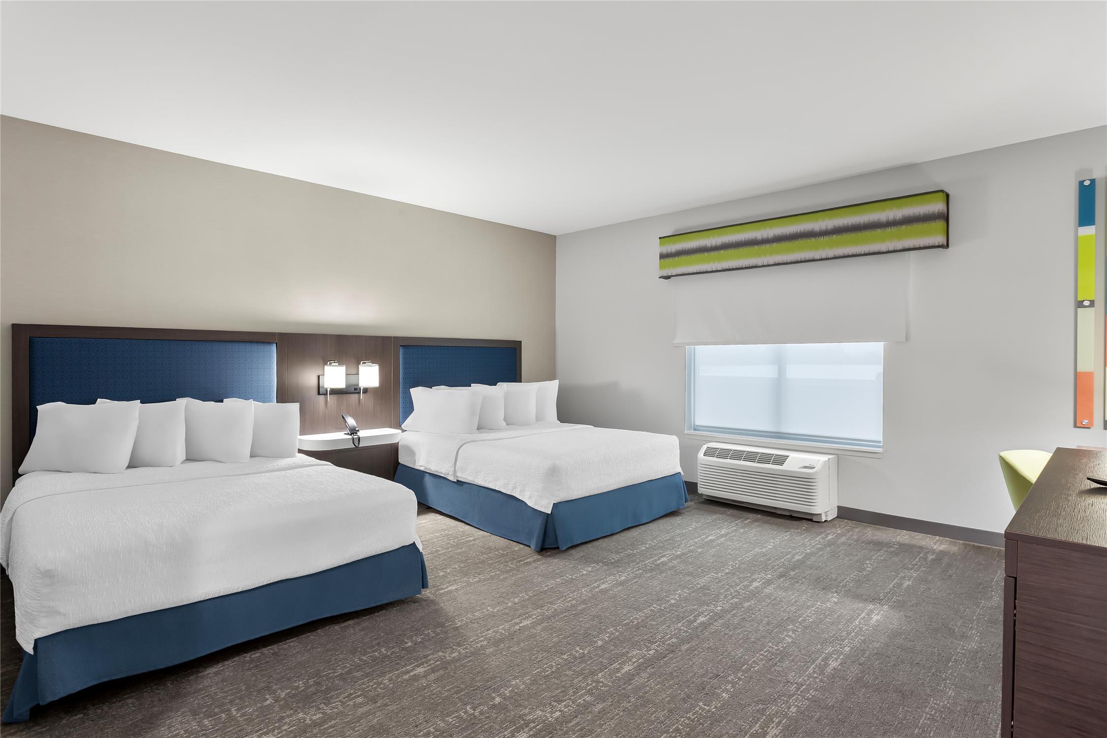 Room, 2 Queen Beds, Bathtub, Accessible