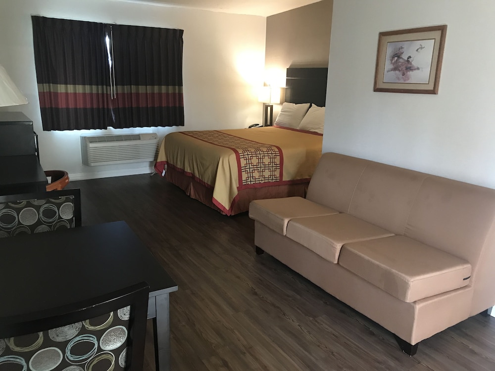 Manhattan Inn & Suites 12/24
