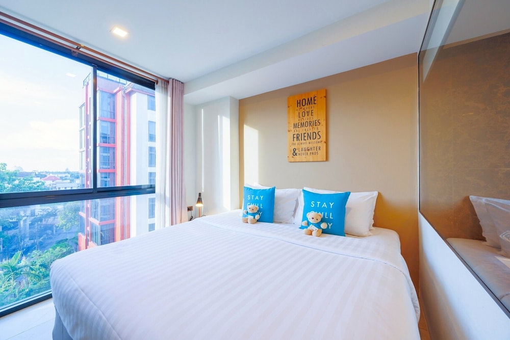 One Bedroom Suite with Bath Tub Double Bed، Cross Vibe Chiang Mai Decem 2/10