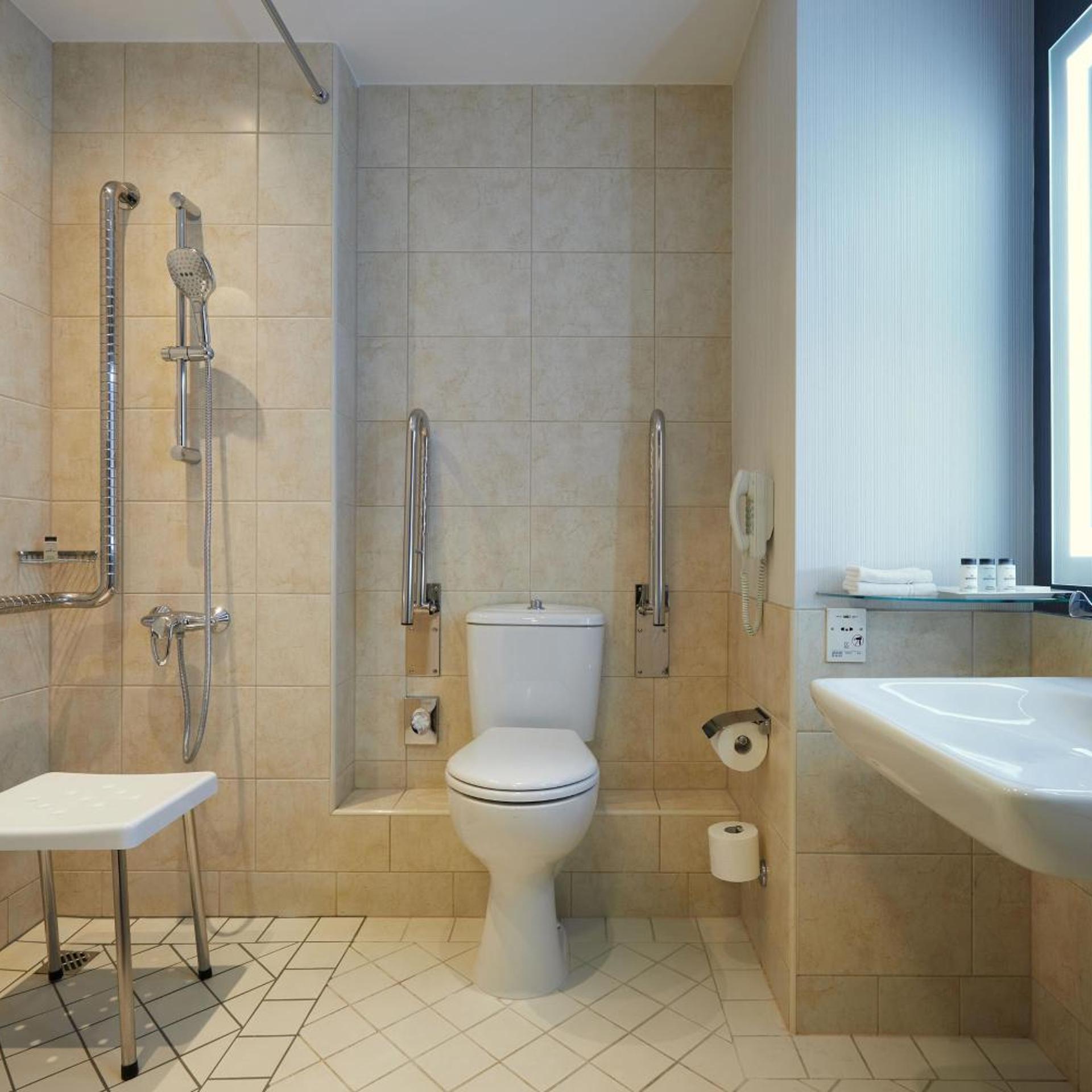 Guest Room, Deluxe, King Bed, City or Atrium View، Sheraton Grand Krakow Formerly Sheraton Krakow Hotel 4/7