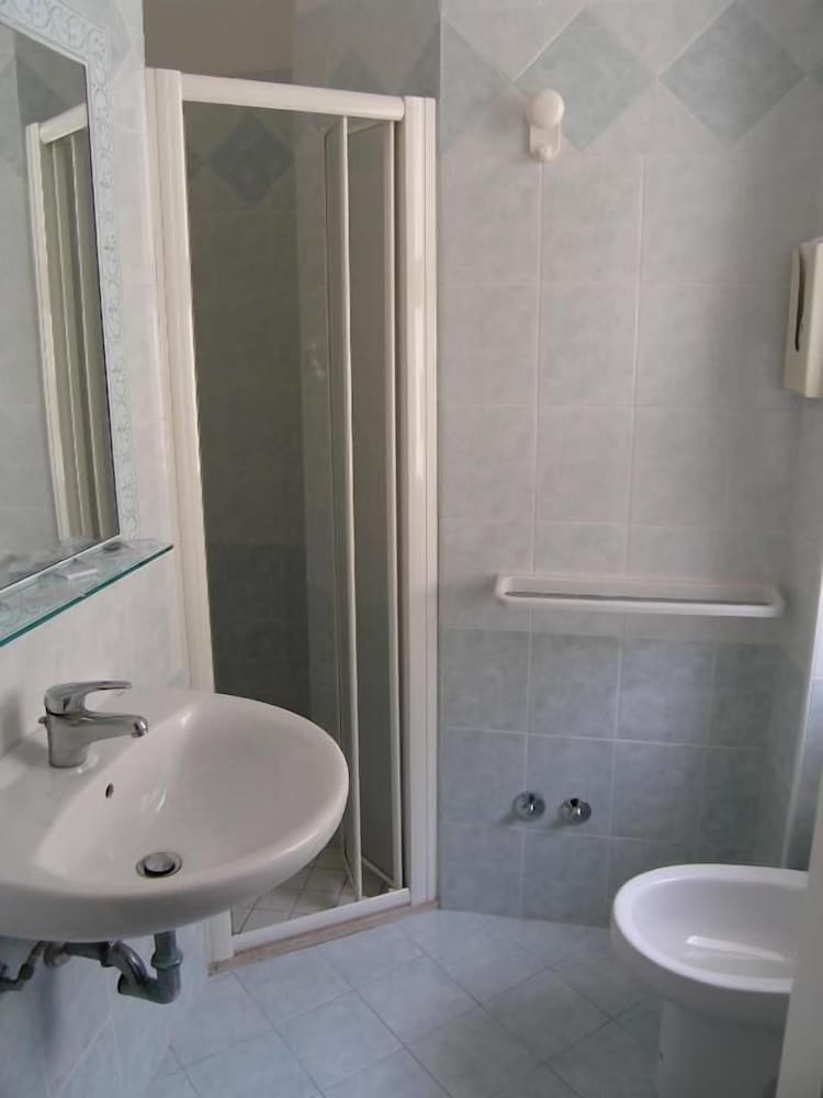 Hotel Sara 44/46
