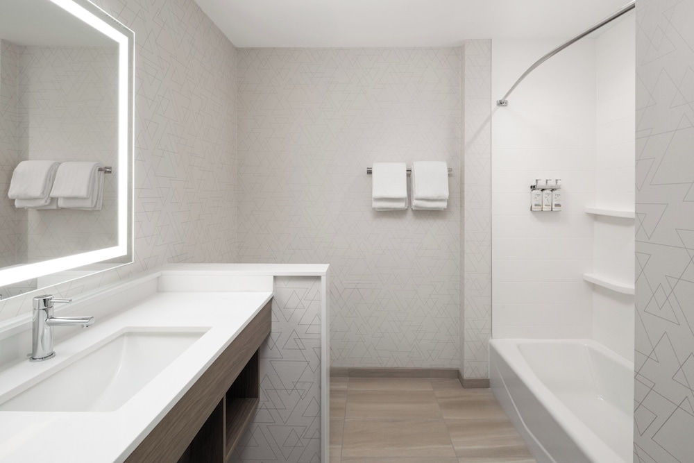 Holiday Inn Express And Suites Anchorage Midtown by IHG 59/60