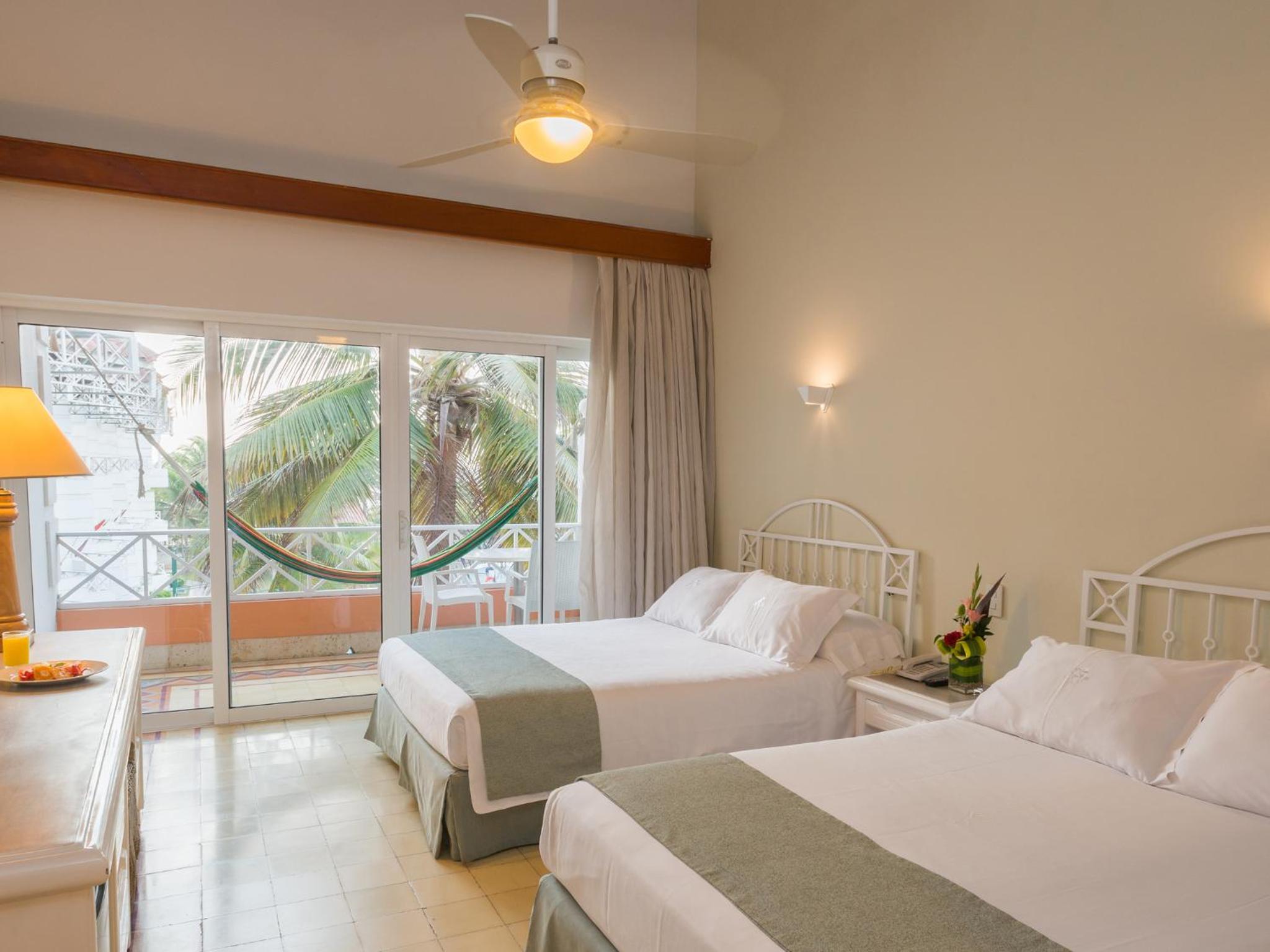 Superior, 2 Queen Beds, Las Americas Casa de Playa 5/9
