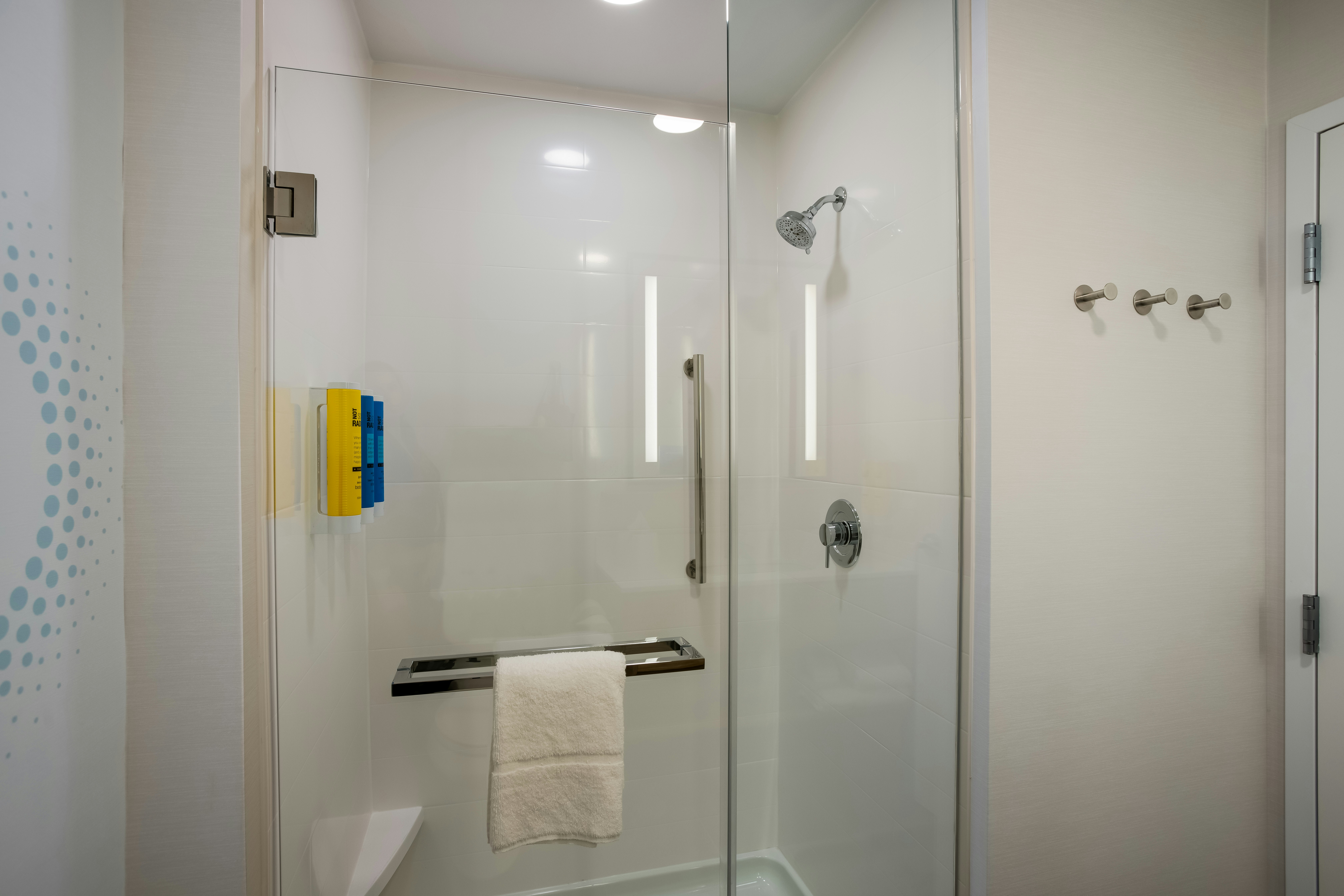 غرفة بسرير كينج، Tru by Hilton Traverse City 5/5
