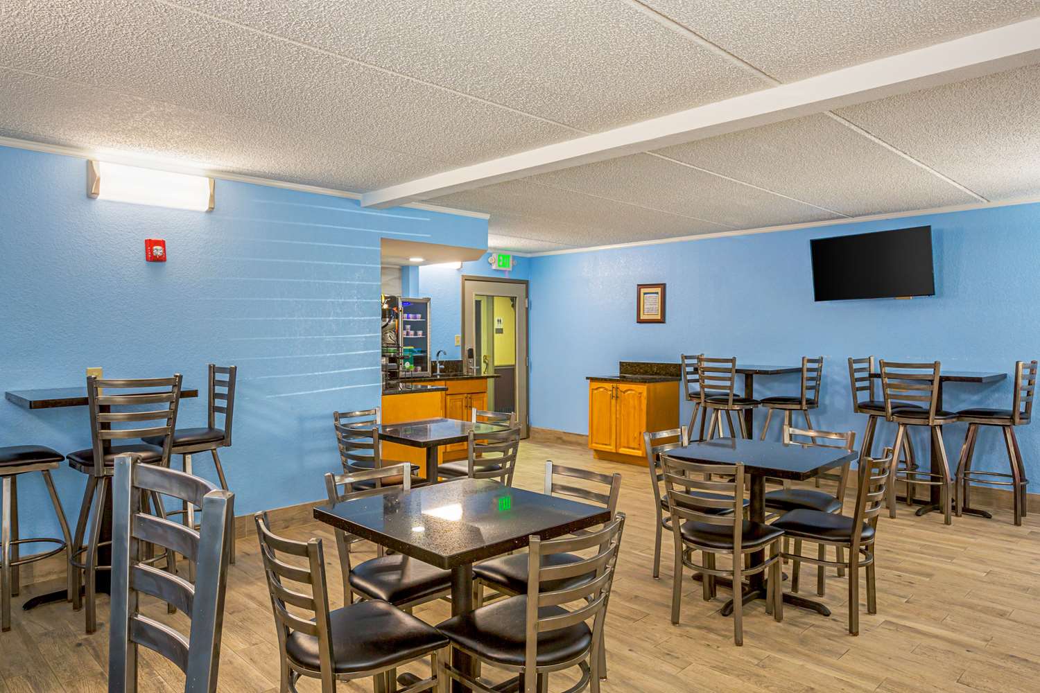 Quality Inn and Suites Near Six Flags East 9/17