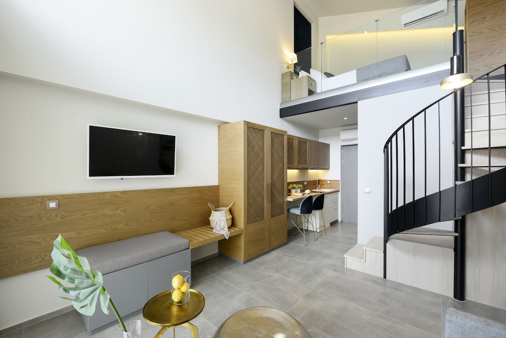 Serenity Suites 36/50