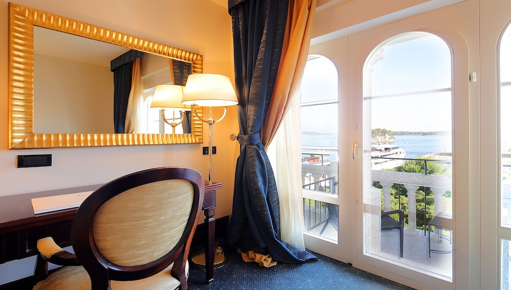 Arbiana Heritage Hotel 8/78