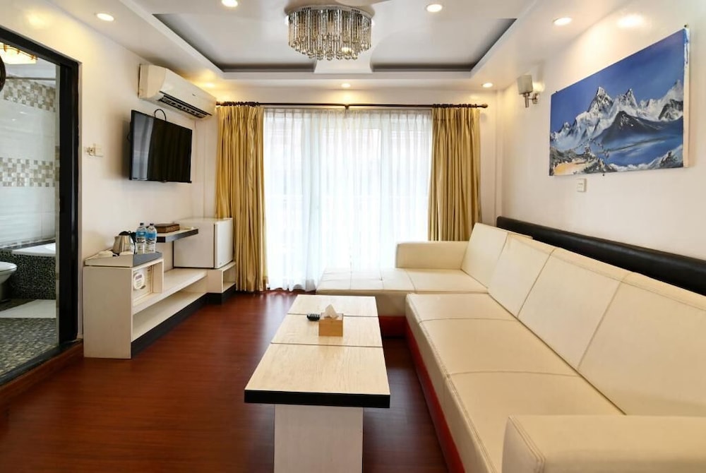Hotel M.Square 33/47
