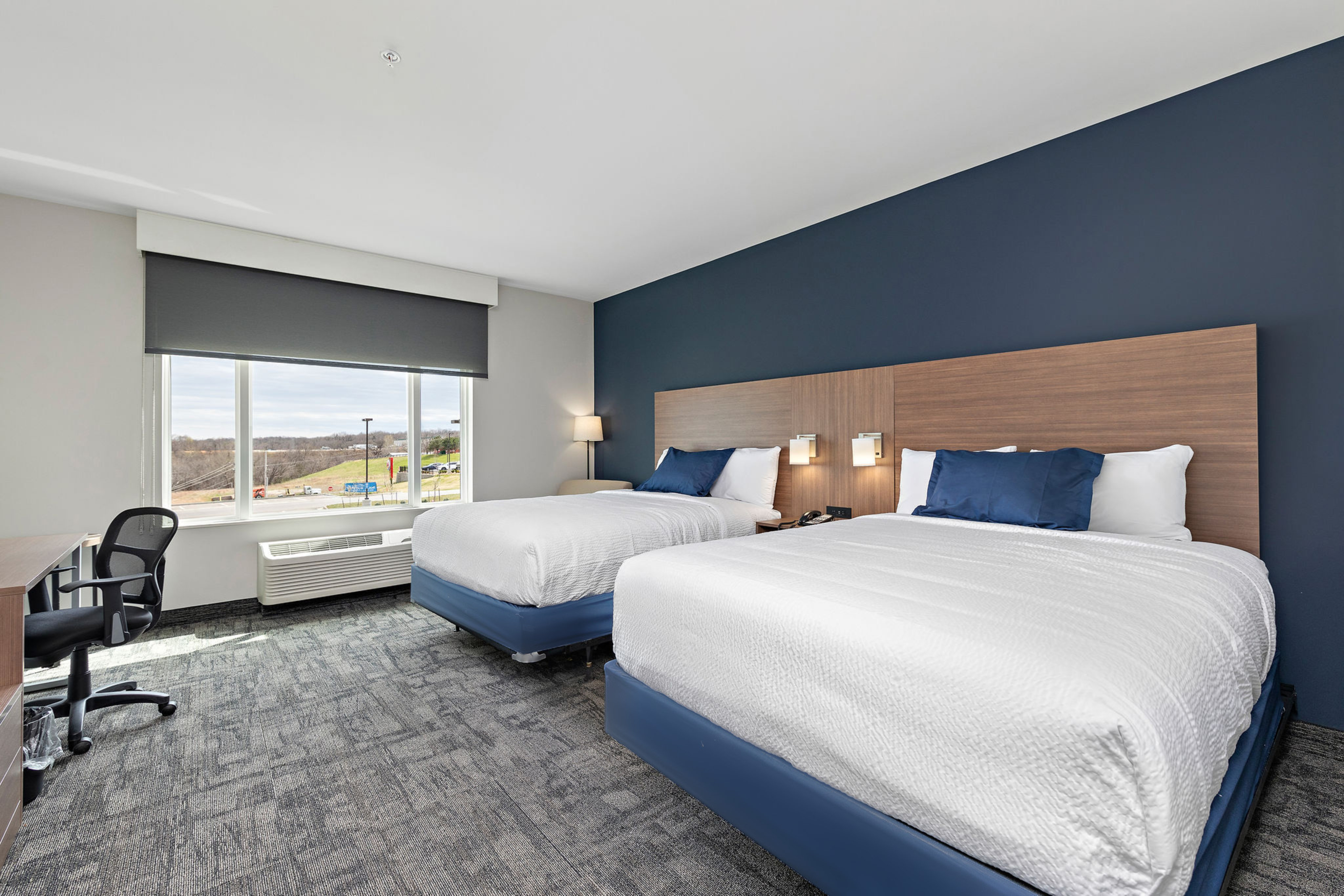 Holiday Inn Express Kansas City North Parkville, an IHG Hotel 14/50